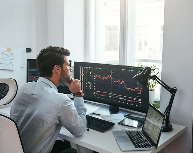 Мониторинг и корректировка стратегии